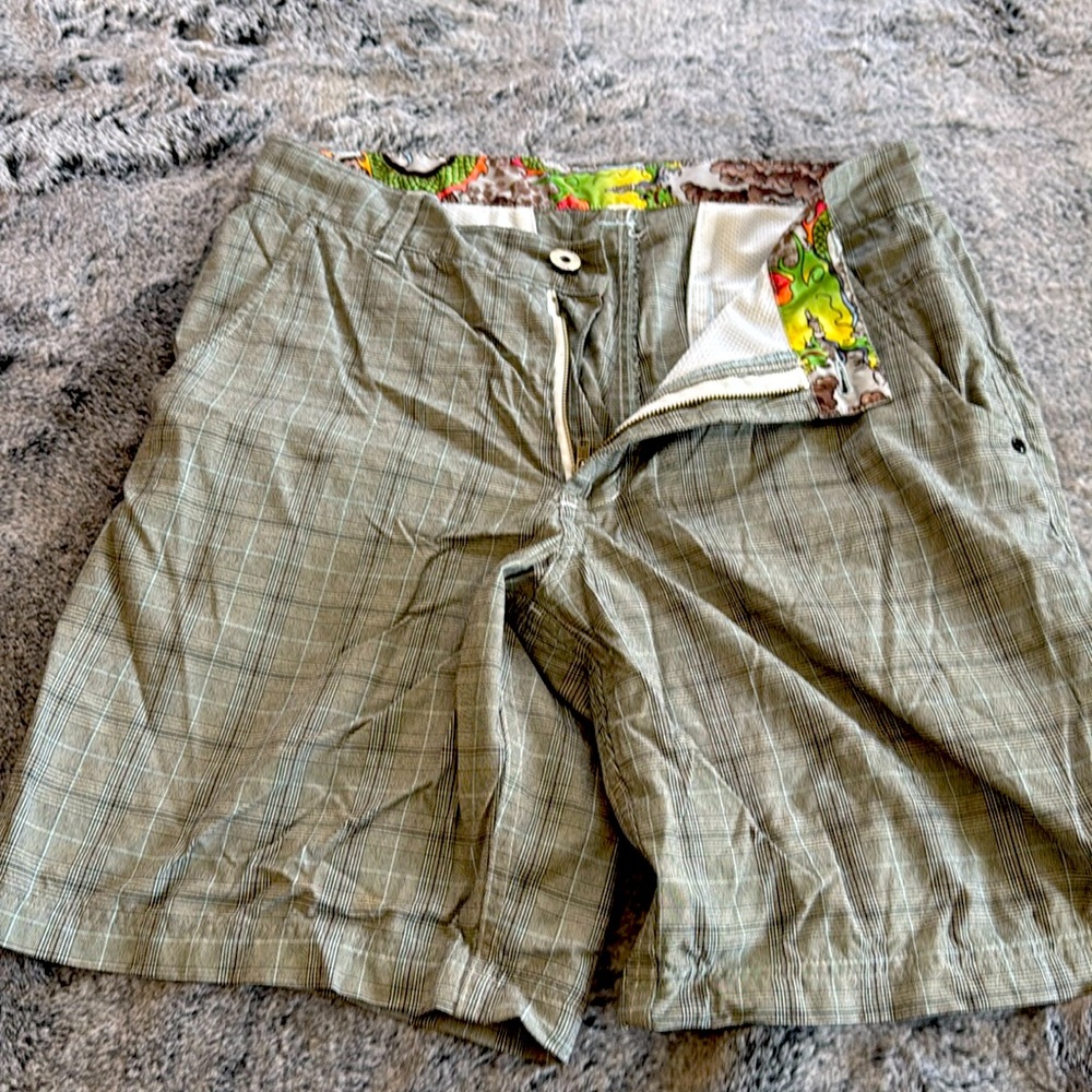 Men’s vintage Lulu everyday shorts!